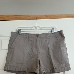 New women’s Loft Outlet tan cotton cuffed cargo shorts. Everyday casual. Size 12